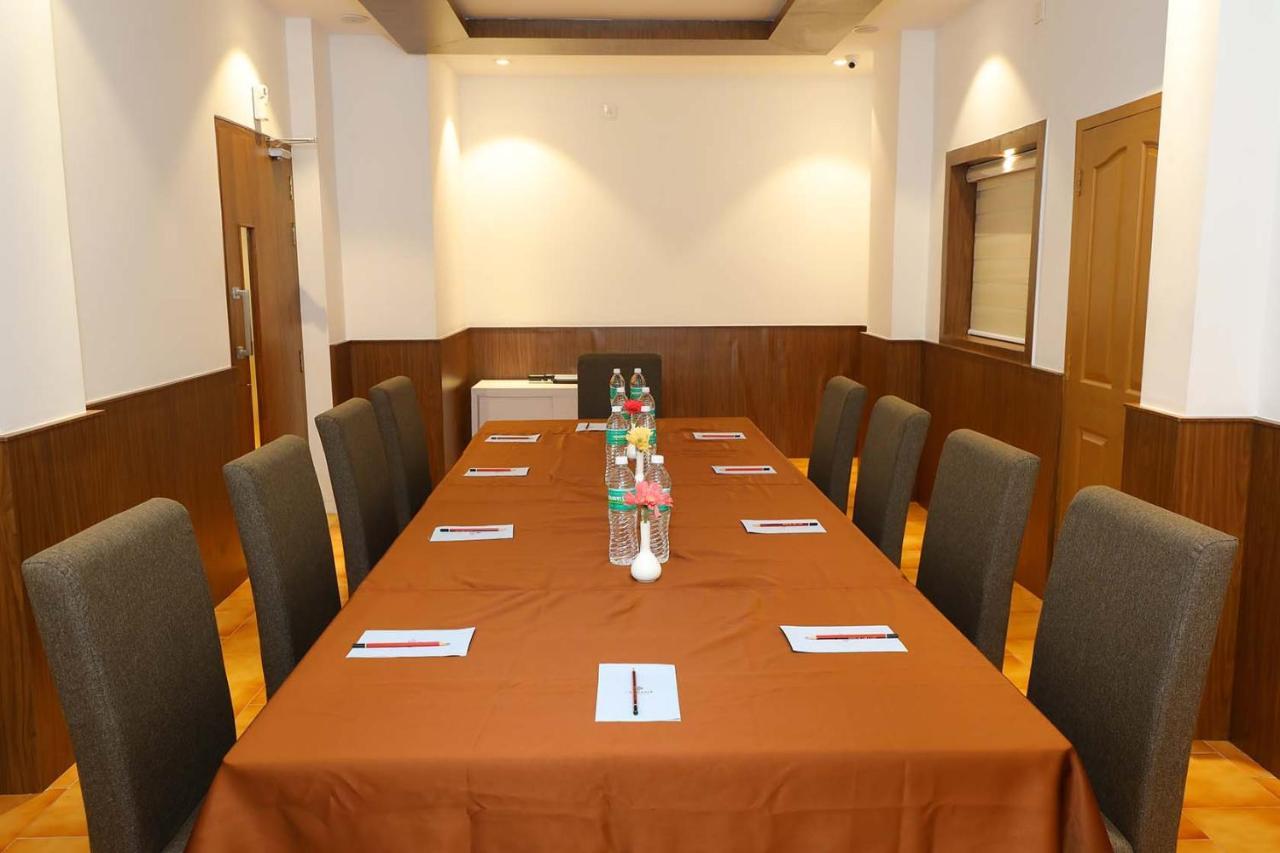 Hotel La Serene Mattannur Mattanur Экстерьер фото