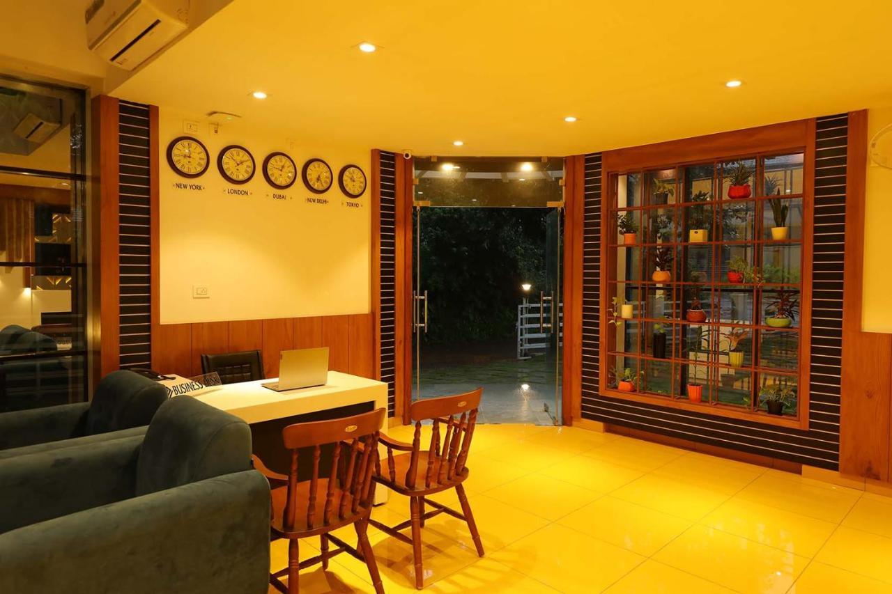 Hotel La Serene Mattannur Mattanur Экстерьер фото